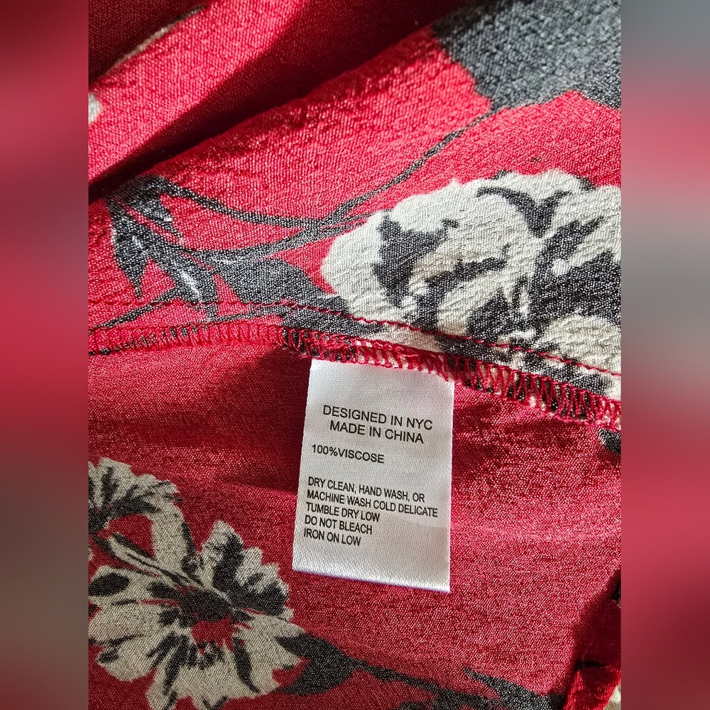 Yumi Kim Size Small Womens Red Black Floral Dress Lomg Sleeves Deep V neck - Picture 8 of 8